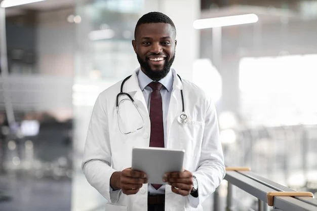 files/jeune-medecin-noir-positif-tenan.png